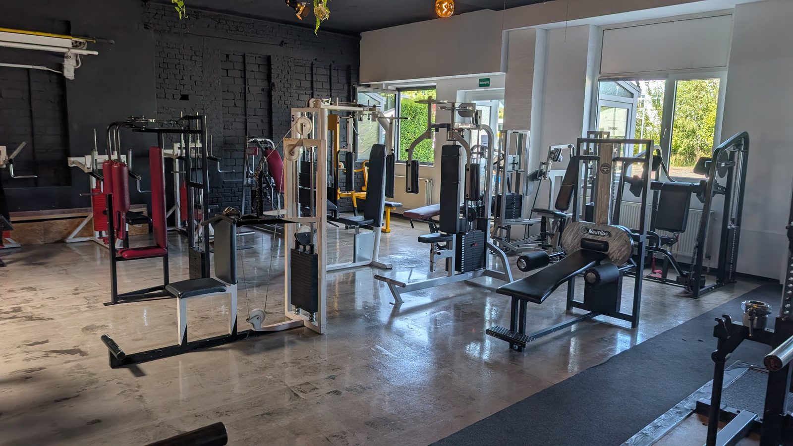 Vintage-Kraftgeräte von Nautilus, Life Fitness und Kaphingst im Fitnessstudio Wunstorf